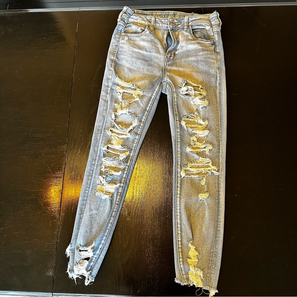 American Eagle Size 4 - 6 Destroyed Holes Light Wash High Rise jegging Denim